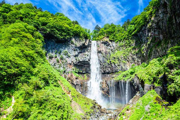 日本三大名瀑の1つ『華厳の滝』　四季折々の魅力をご紹介！