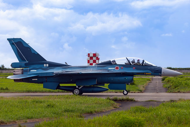 F-2B機動飛行