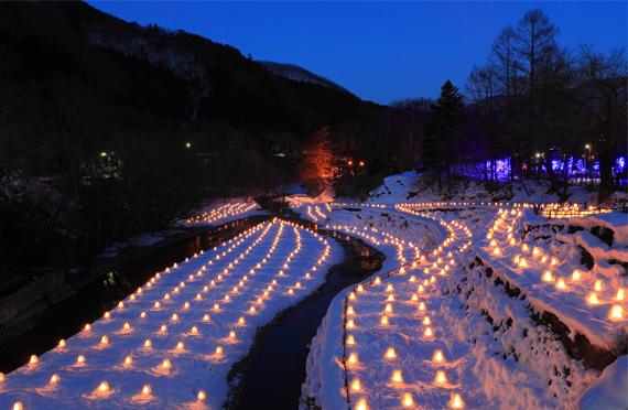 沢口河川敷のミニかまくら