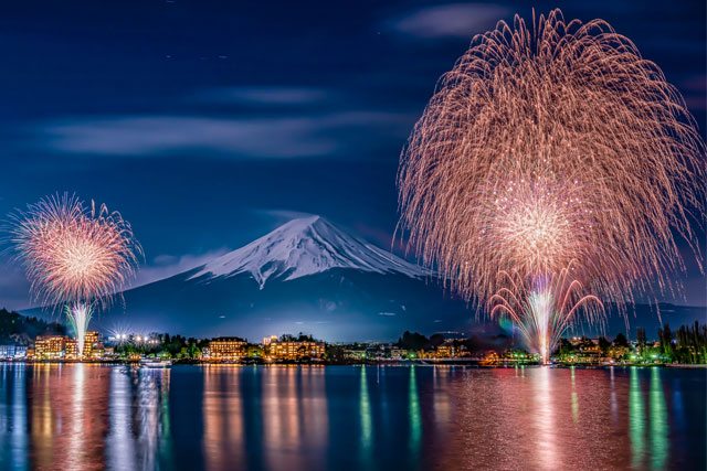 河口湖冬花火