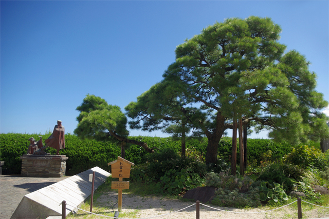 お宮の松・貫一お宮の像