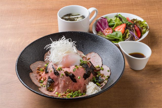 《札幌発日帰り》民族共生象徴空間 ウポポイと白老牛ローストビーフ丼の昼食