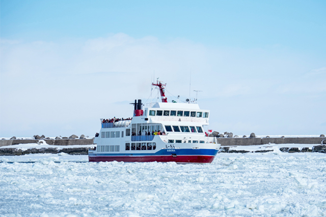北海道冬の醍醐味 網走流氷観光砕氷船「おーろら」氷の世界を楽しもう
